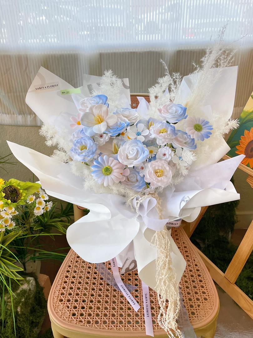Ocean Breeze & Blossoms